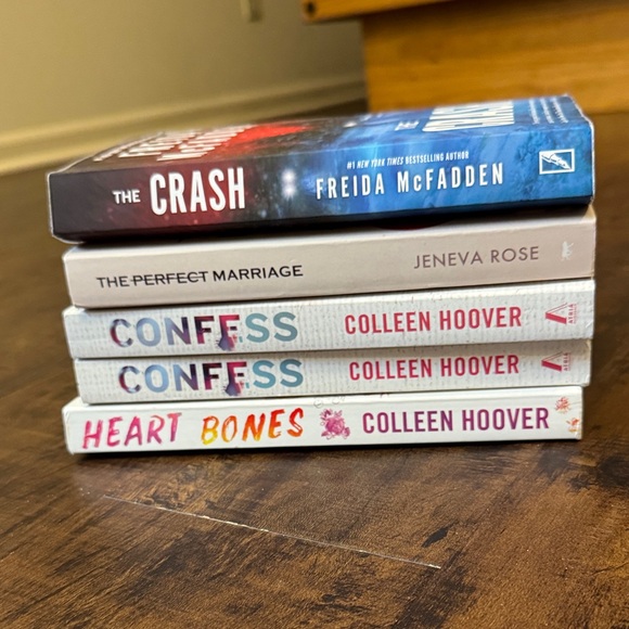 Book bundle - Picture 1 of 9